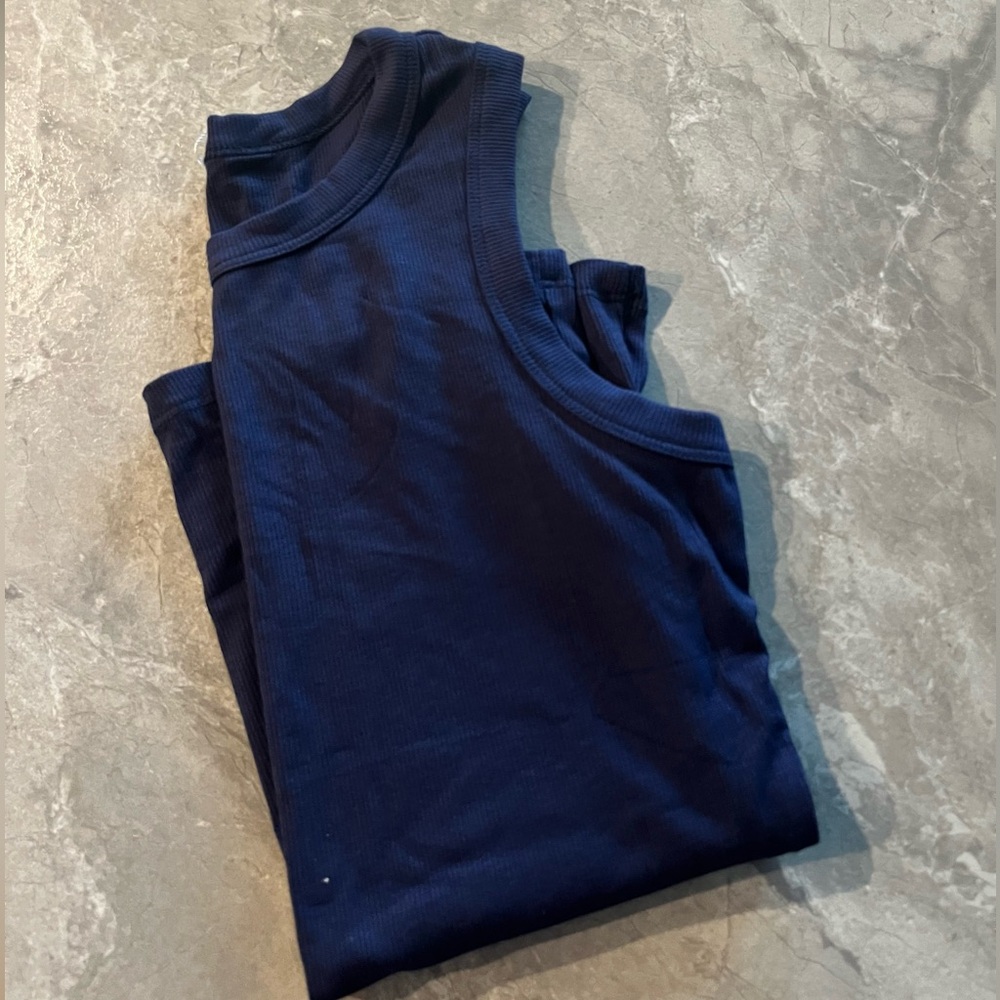 Anrabess Sleeveless Top - Picture 2 of 4